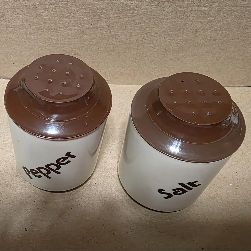 Vtg Dawn Retro Spell Out Plastic Shakers #163